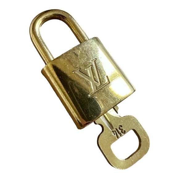 💯 Authentic Louis Vuitton Brass Lock and Key - Picture 1 of 1